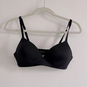 Like new Gap Body Black T Shirt Wireless bra- convertible 36B
